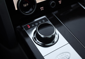 Подержанный автомобиль Land Rover Range Rover 2018 года (23 фото)