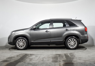 Подержанный автомобиль Kia Sorento 2020 года (8 фото)