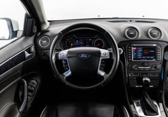 Подержанный автомобиль Ford Mondeo Sedan 2013 года (11 фото)