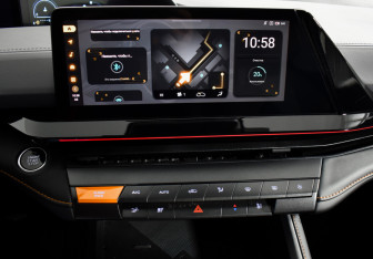 Подержанный автомобиль Changan UNI-V 2023 года (18 фото)