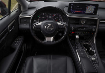 Подержанный автомобиль Lexus RX 2021 года (12 фото)