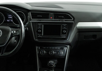 Подержанный автомобиль Volkswagen Tiguan 2018 года (13 фото)