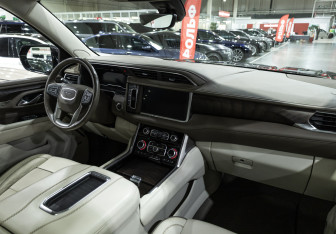 Подержанный автомобиль GMC Yukon 2022 года (17 фото)
