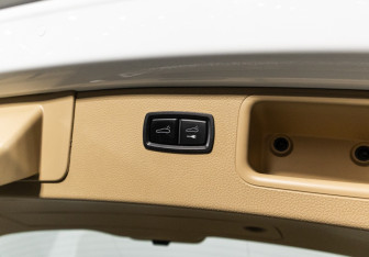 Подержанный автомобиль Porsche Macan 2014 года (16 фото)