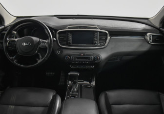 Подержанный автомобиль Kia Sorento 2018 года (15 фото)