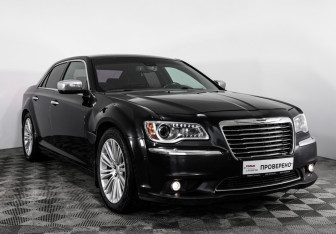 Подержанный автомобиль Chrysler 300C Sedan 2012 года (5 фото)