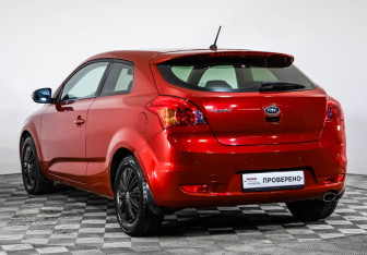 Подержанный автомобиль Kia Ceed Hatchback 2010 года (7 фото)