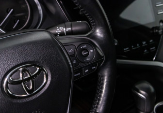 Подержанный автомобиль Toyota Camry Sedan 2019 года (24 фото)