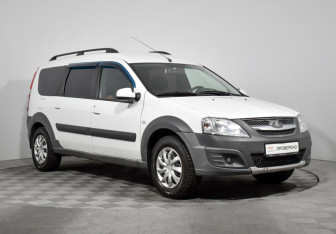 Подержанный автомобиль LADA (ВАЗ) Largus Wagon 2016 года (3 фото)