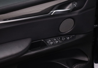 Подержанный автомобиль BMW X5 2016 года (26 фото)