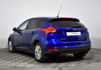 Подержанный автомобиль Ford Focus Hatchback 2015 года (7 фото)