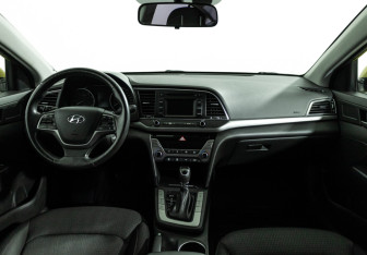 Подержанный автомобиль Hyundai Elantra Sedan 2017 года (13 фото)