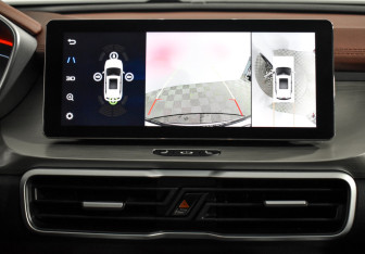 Подержанный автомобиль Geely Coolray 2023 года (17 фото)