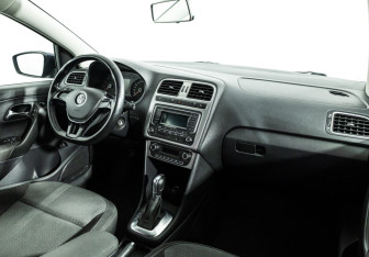 Подержанный автомобиль Volkswagen Polo Sedan 2016 года (9 фото)