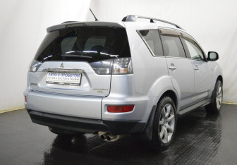 Подержанный автомобиль Mitsubishi Outlander 2012 года (5 фото)