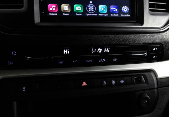 Подержанный автомобиль Peugeot Traveller 2019 года (15 фото)