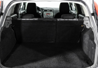 Подержанный автомобиль Ford Focus Wagon 2007 года (15 фото)