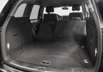 Подержанный автомобиль Volkswagen Touareg 2009 года (25 фото)