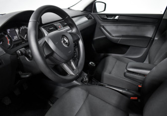 Подержанный автомобиль Skoda Rapid Liftback 2018 года (9 фото)