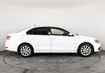 Подержанный автомобиль Volkswagen Jetta Sedan 2012 года (4 фото)