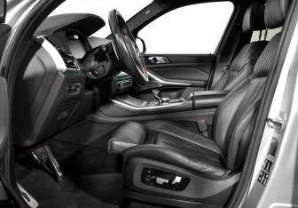 Подержанный автомобиль BMW X5 2020 года (12 фото)