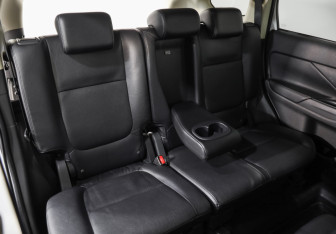 Подержанный автомобиль Mitsubishi Outlander 2015 года (23 фото)