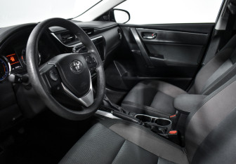 Подержанный автомобиль Toyota Corolla Sedan 2019 года (9 фото)