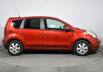 Подержанный автомобиль Nissan Note 2008 года (4 фото)