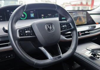 Подержанный автомобиль Changan UNI-K 2024 года (36 фото)