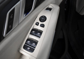 Подержанный автомобиль BMW X5 2019 года (10 фото)