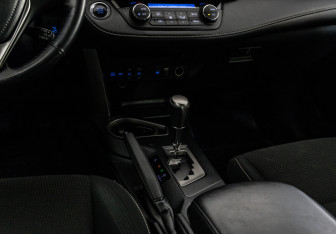 Подержанный автомобиль Toyota RAV4 2018 года (13 фото)