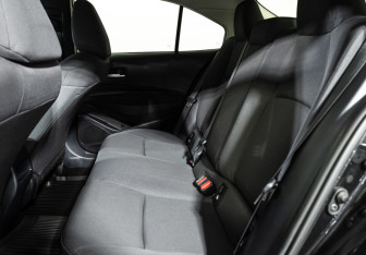 Подержанный автомобиль Toyota Corolla Sedan 2019 года (10 фото)