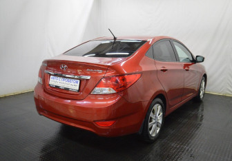 Подержанный автомобиль Hyundai Solaris Sedan 2012 года (5 фото)