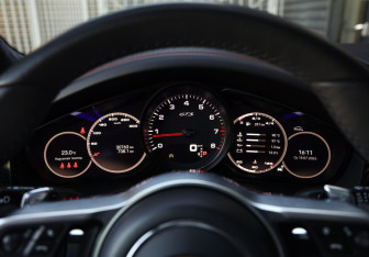 Подержанный автомобиль Porsche Cayenne 2022 года (15 фото)