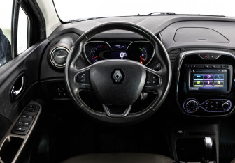 Подержанный автомобиль Renault Kaptur 2019 года (11 фото)