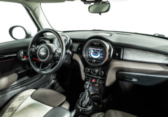 Подержанный автомобиль MINI Hatch 2015 года (9 фото)