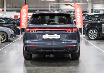 Подержанный автомобиль Geely Monjaro 2023 года (9 фото)