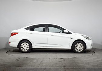 Подержанный автомобиль Hyundai Solaris Sedan 2011 года (4 фото)