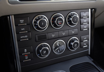 Подержанный автомобиль Land Rover Range Rover 2012 года (21 фото)