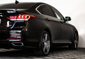 Подержанный автомобиль Hyundai Genesis 2015 года (6 фото)