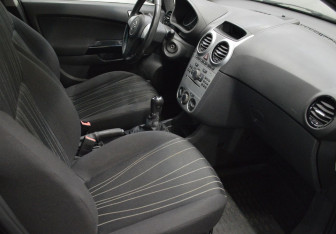 Подержанный автомобиль Opel Corsa 2010 года (11 фото)