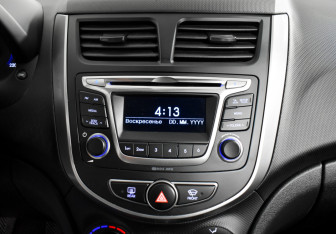 Подержанный автомобиль Hyundai Solaris Hatchback 2015 года (14 фото)