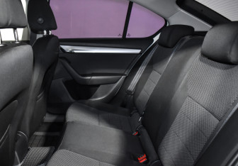 Подержанный автомобиль Skoda Octavia Liftback 2014 года (12 фото)