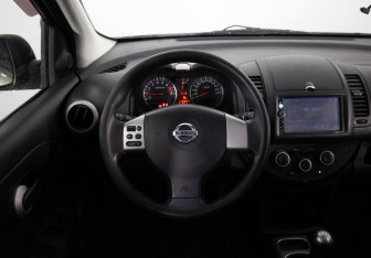 Подержанный автомобиль Nissan Note 2011 года (10 фото)