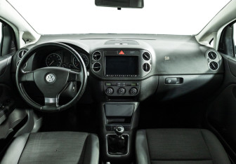 Подержанный автомобиль Volkswagen Golf Plus 2008 года (13 фото)
