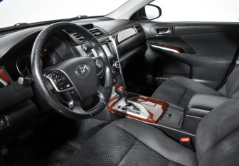 Подержанный автомобиль Toyota Camry Sedan 2013 года (9 фото)