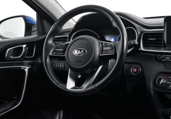 Подержанный автомобиль Kia Ceed Hatchback 2019 года (14 фото)