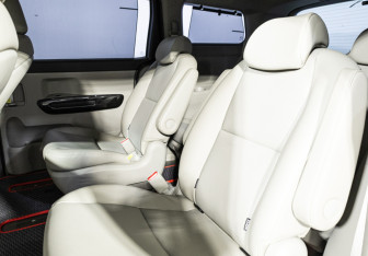 Подержанный автомобиль Kia Carnival 2019 года (10 фото)