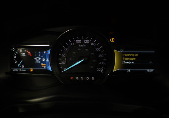 Подержанный автомобиль Ford Explorer 2015 года (11 фото)