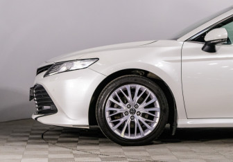 Подержанный автомобиль Toyota Camry Sedan 2019 года (16 фото)